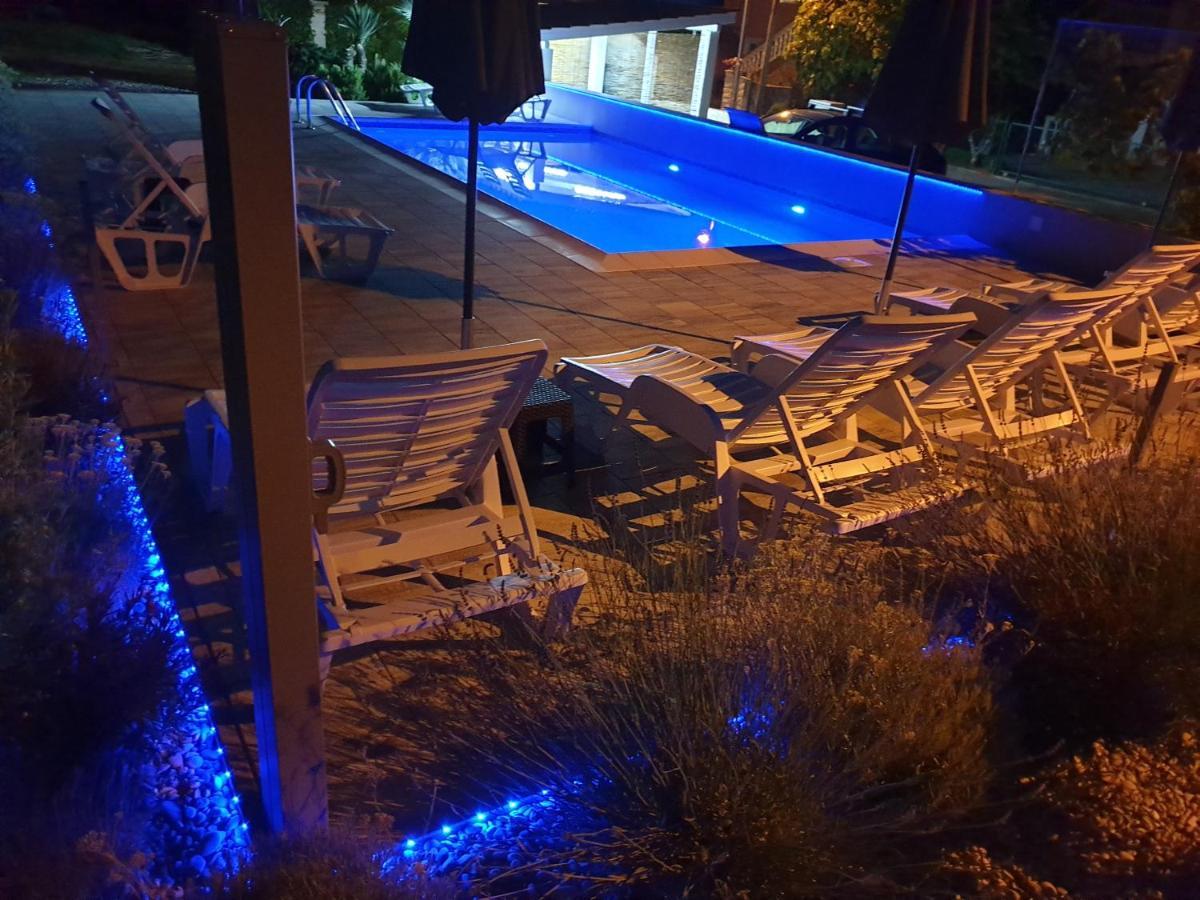 Apartments Lea With Pool Малинська Екстер'єр фото