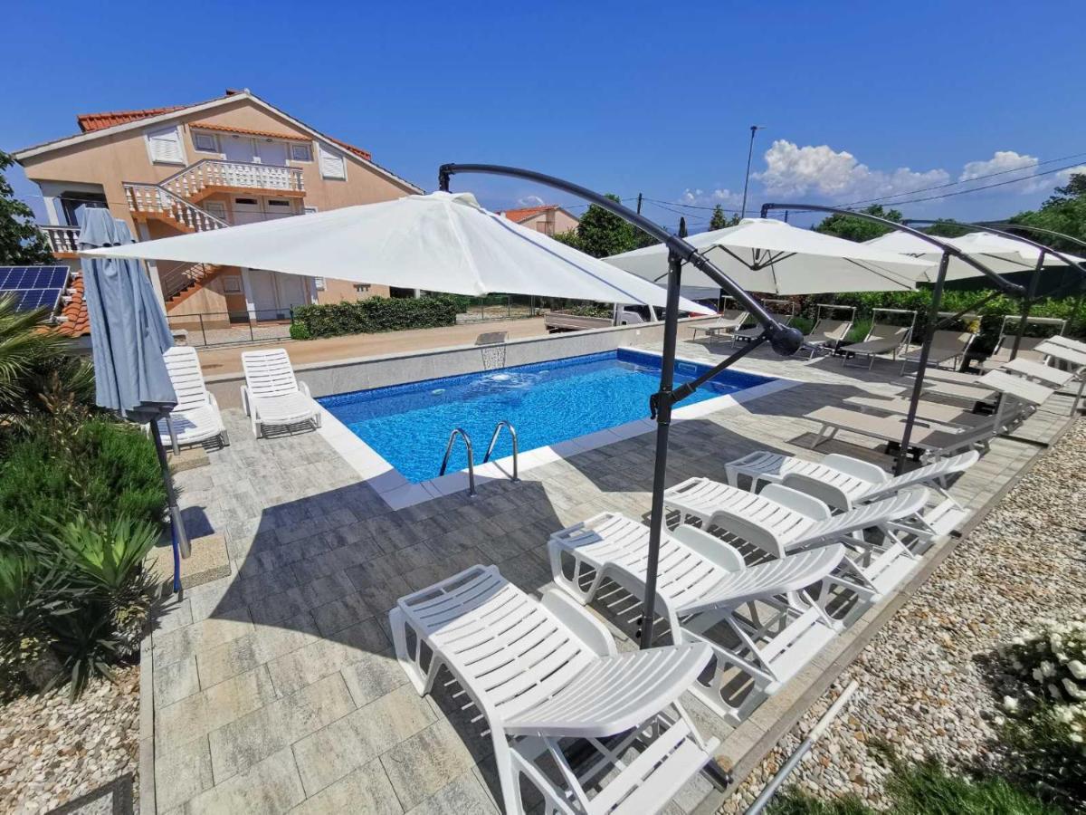 Apartments Lea With Pool Малинська Екстер'єр фото