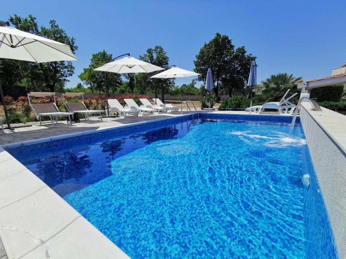 Apartments Lea With Pool Малинська Екстер'єр фото