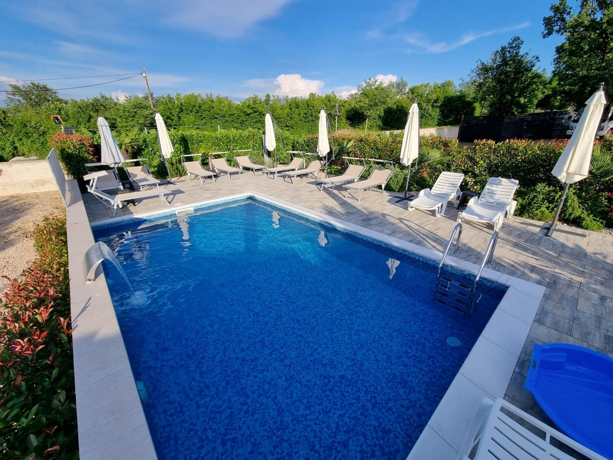 Apartments Lea With Pool Малинська Екстер'єр фото